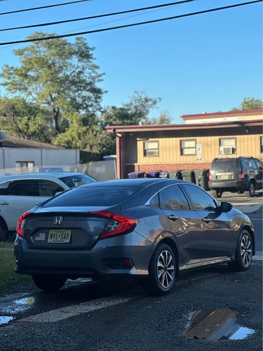 2016 Honda Civic 10th Gen - Image 5 of 12