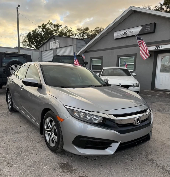 2016 Honda Civic 10th Gen - Image 10 of 18