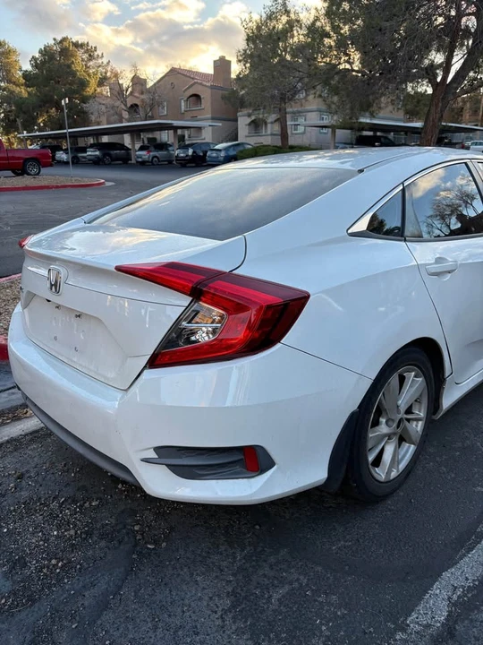 2016 Honda Civic 10th Gen - Image 2 of 11