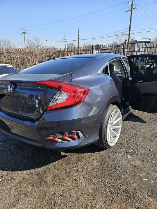 2016 Honda Civic 10th Gen - Image 6 of 13