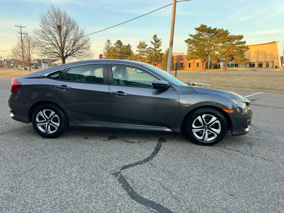 2016 Honda Civic 10th Gen - Image 3 of 13