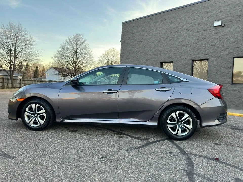 2016 Honda Civic 10th Gen - Image 4 of 13