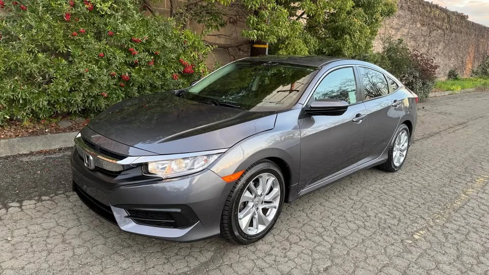 2016 Honda Civic 10th Gen - Image 11 of 20