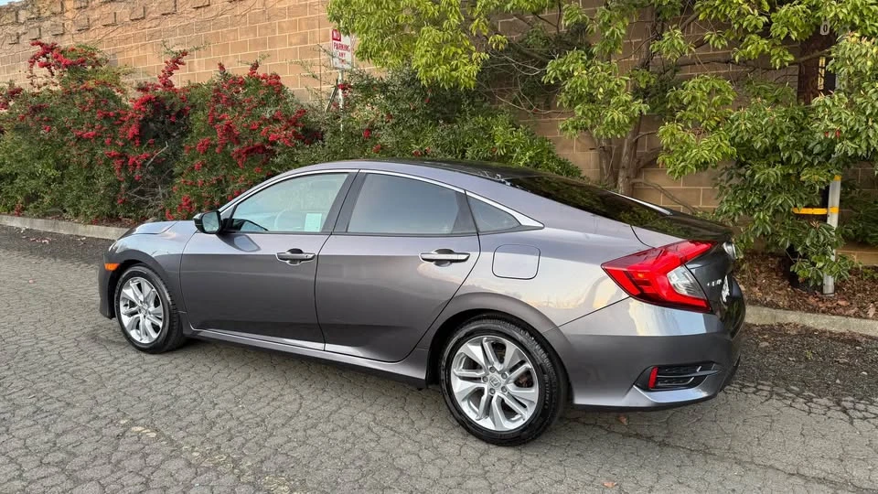 2016 Honda Civic 10th Gen - Image 9 of 20