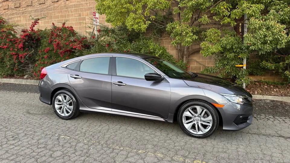2016 Honda Civic 10th Gen - Image 4 of 20