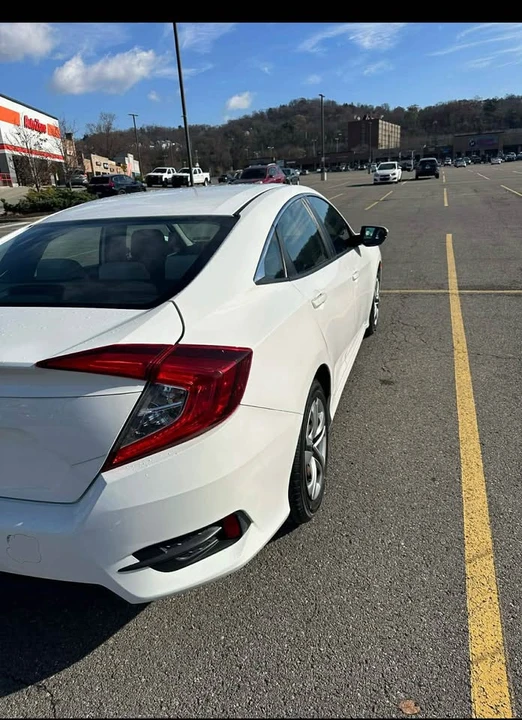 2016 Honda Civic 10th Gen - Image 3 of 11