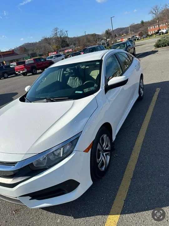 2016 Honda Civic 10th Gen - Image 4 of 11
