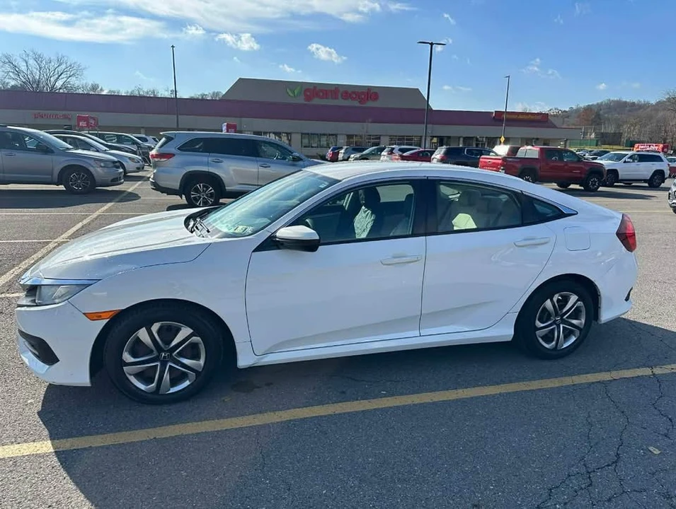 2016 Honda Civic 10th Gen - Image 5 of 11