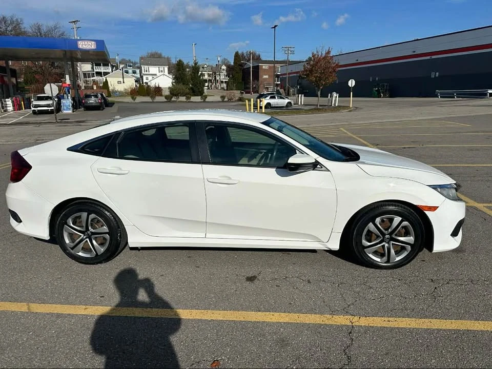2016 Honda Civic 10th Gen - Image 6 of 11