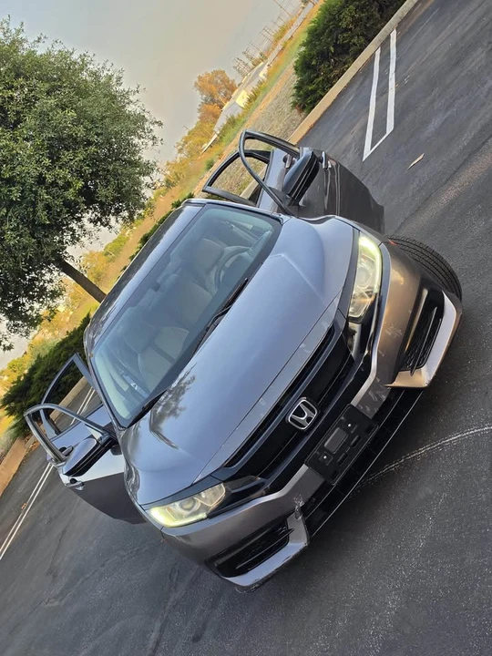 2016 Honda Civic 10th Gen - Image 15 of 20