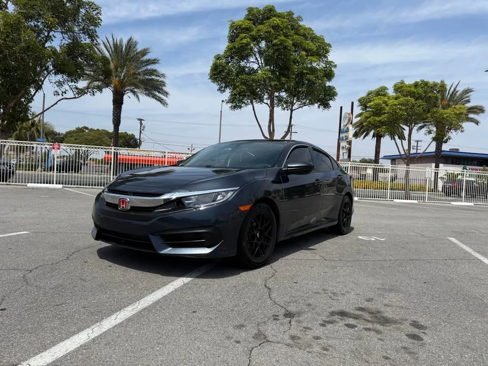 2016 Honda Civic 10th Gen - Image 4 of 15