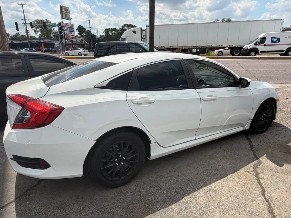 2016 Honda Civic 10th Gen - Image 4 of 10