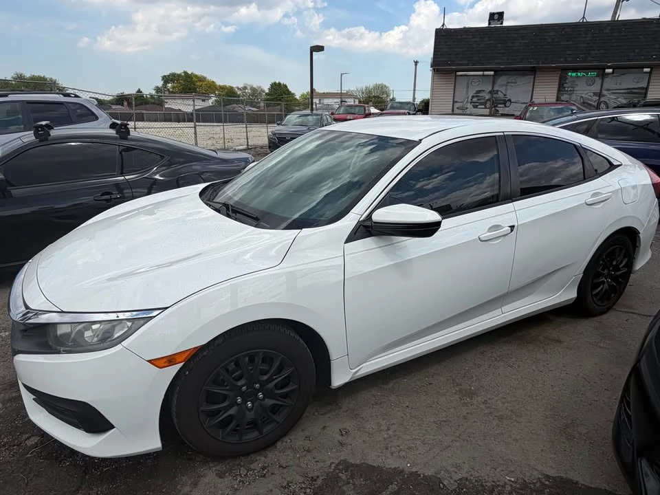 2016 Honda Civic 10th Gen - Image 5 of 10