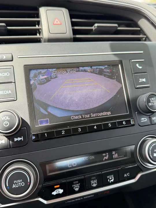 2016 Honda Civic 10th Gen - Image 10 of 16