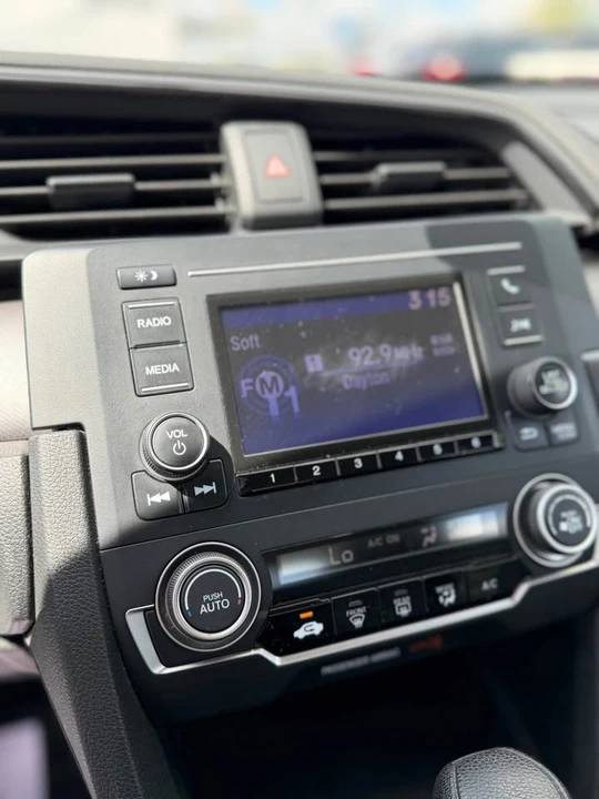 2016 Honda Civic 10th Gen - Image 9 of 16