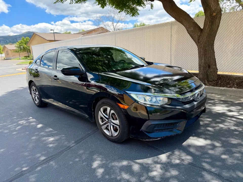 2016 Honda Civic 10th Gen - Image 10 of 17