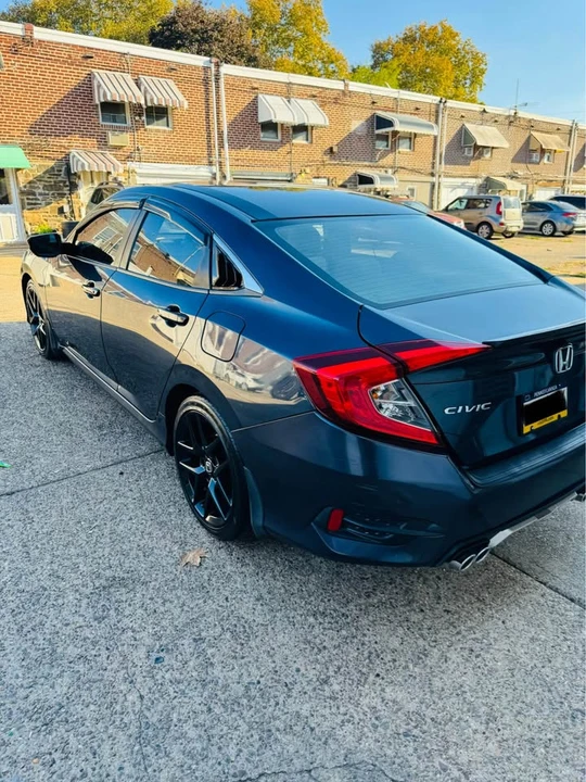 2016 Honda Civic 10th Gen - Image 12 of 19