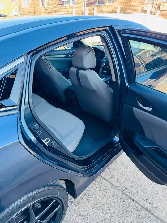 2016 Honda Civic 10th Gen - Image 17 of 19
