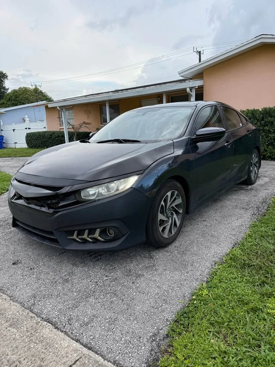 2016 Honda Civic 10th Gen - Image 2 of 9