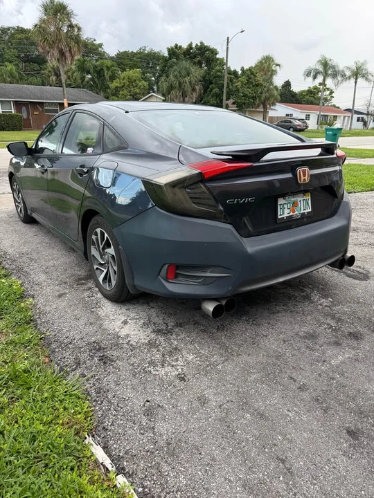 2016 Honda Civic 10th Gen - Image 4 of 9