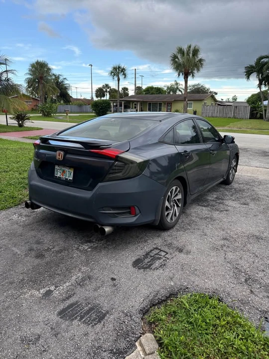 2016 Honda Civic 10th Gen - Image 3 of 9
