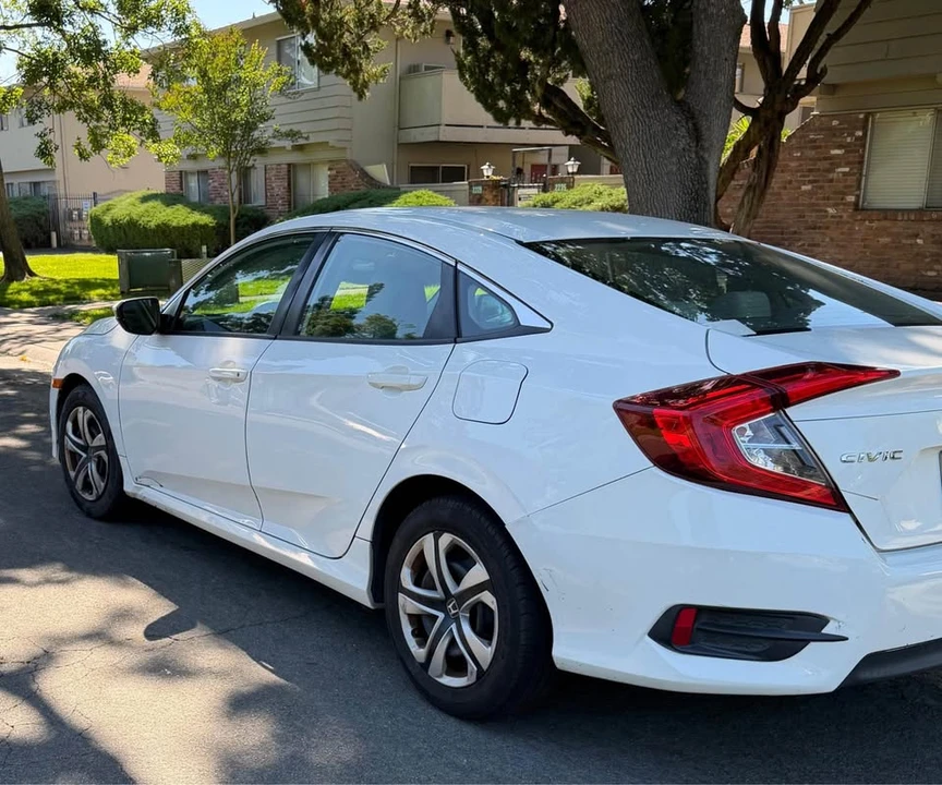 2016 Honda Civic 10th Gen - Image 4 of 7