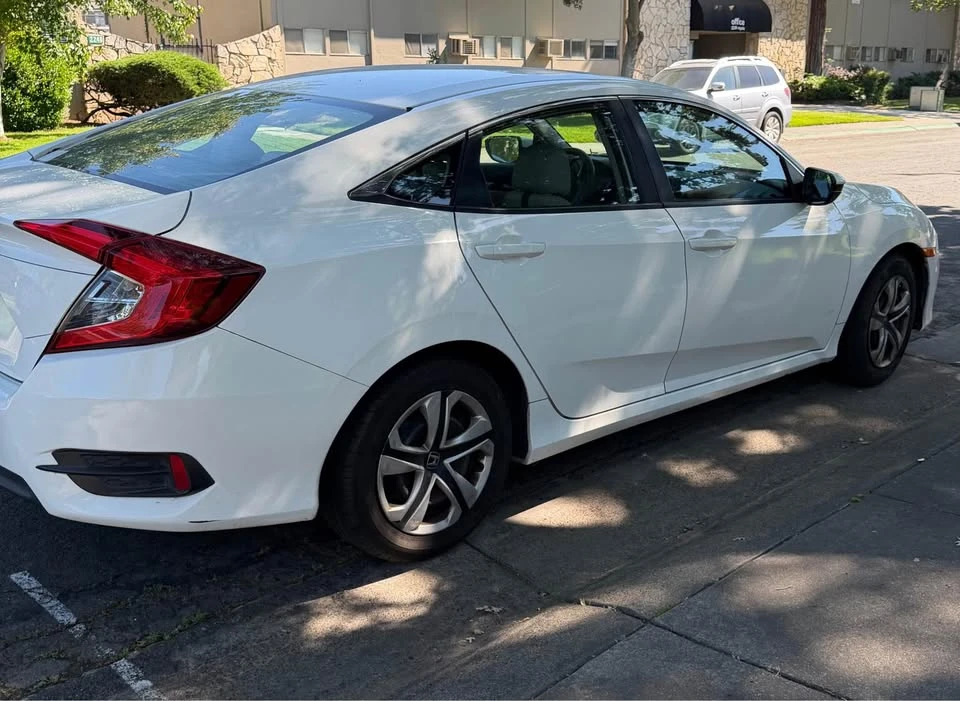 2016 Honda Civic 10th Gen - Image 3 of 7