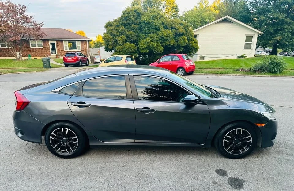 2016 Honda Civic 10th Gen - Image 7 of 16