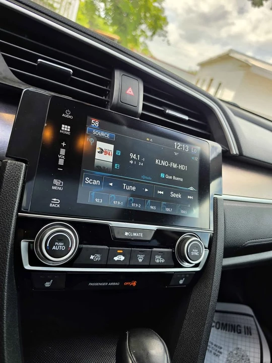 2016 Honda Civic 10th Gen - Image 9 of 13
