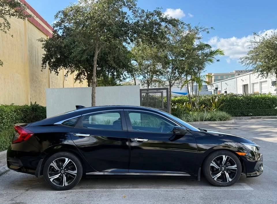 2016 Honda Civic 10th Gen - Image 4 of 15