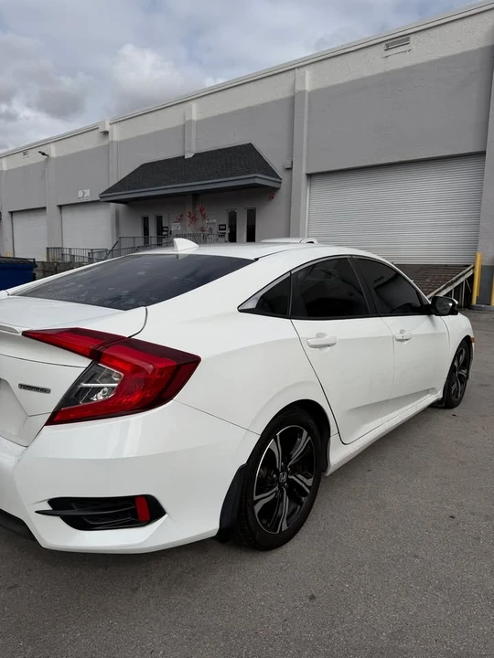 2016 Honda Civic 10th Gen - Image 7 of 20