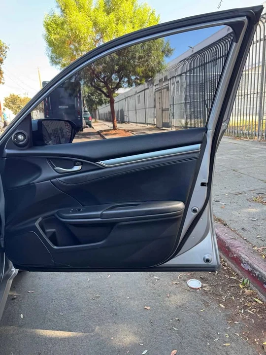2016 Honda Civic 10th Gen - Image 11 of 18