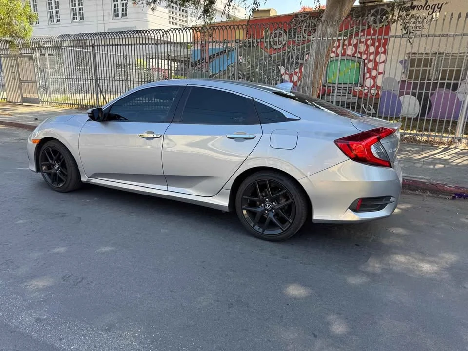 2016 Honda Civic 10th Gen - Image 6 of 18