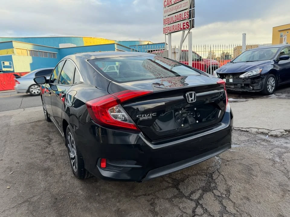 2016 Honda Civic 10th Gen - Image 7 of 17