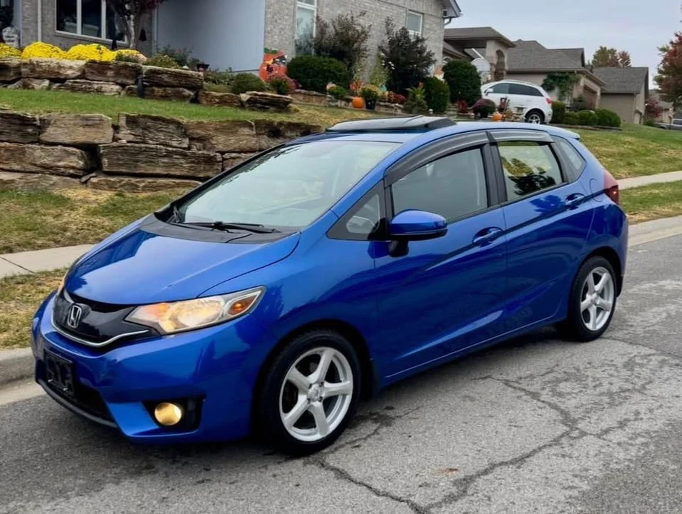 2016 Honda Fit - Image 2 of 15