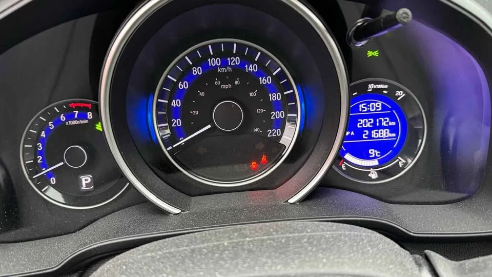 2016 Honda Fit - Image 9 of 16