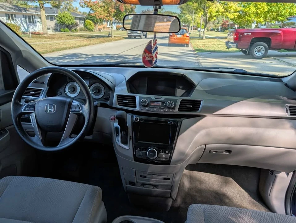 2016 Honda Odyssey - Image 15 of 17