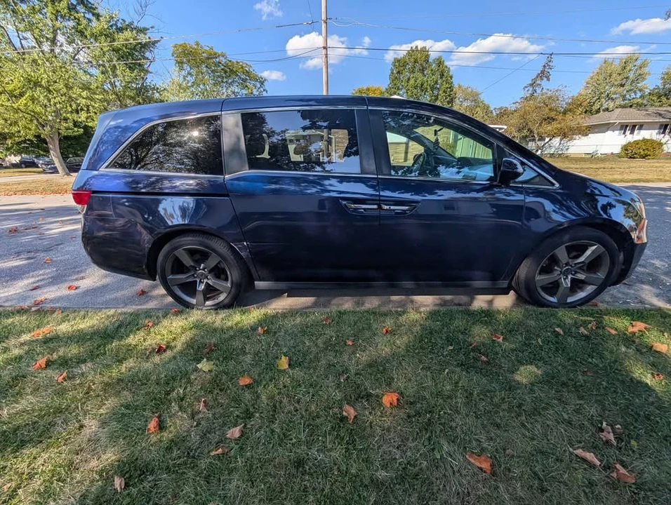 2016 Honda Odyssey - Image 2 of 17