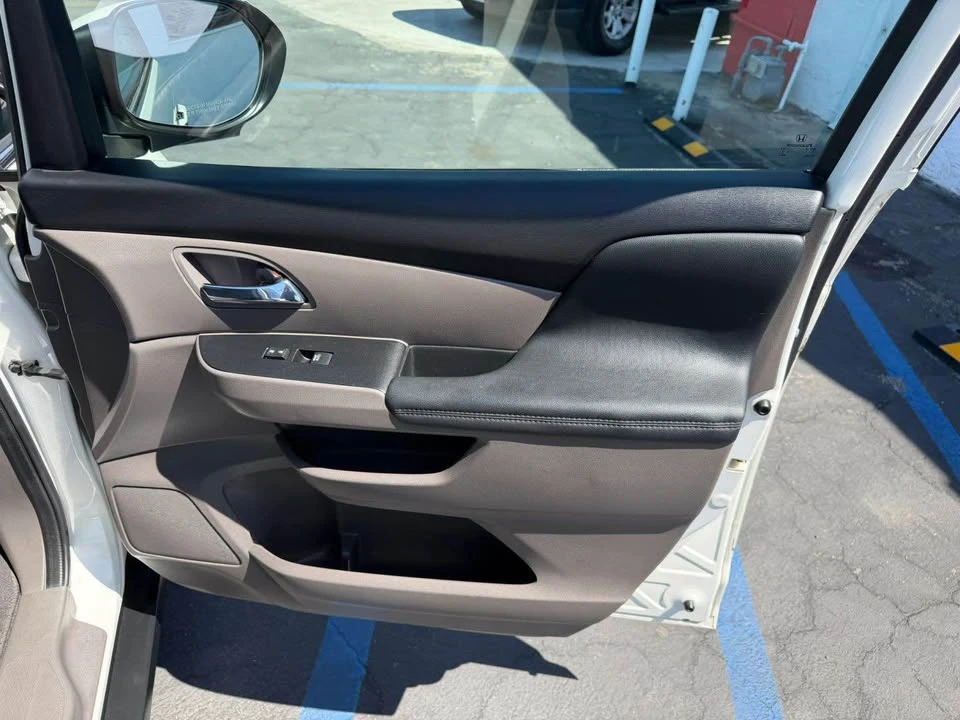 2016 Honda Odyssey - Image 15 of 18