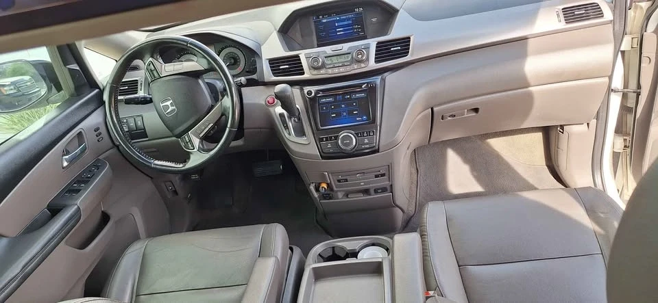 2016 Honda Odyssey - Image 5 of 18