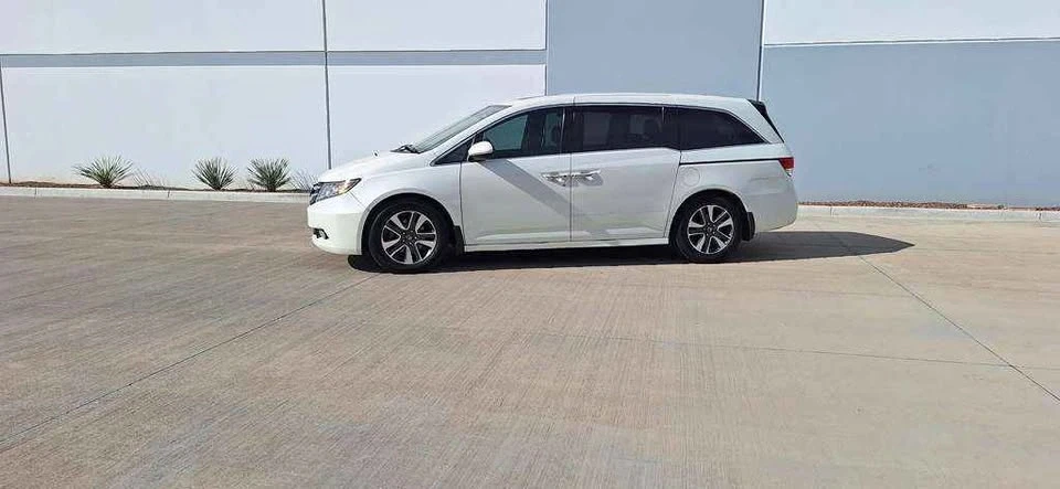2016 Honda Odyssey - Image 2 of 18