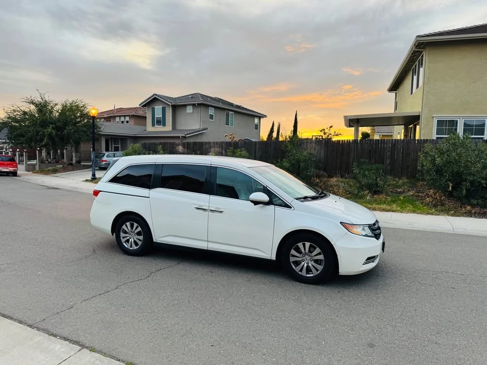2016 Honda Odyssey - Image 5 of 15
