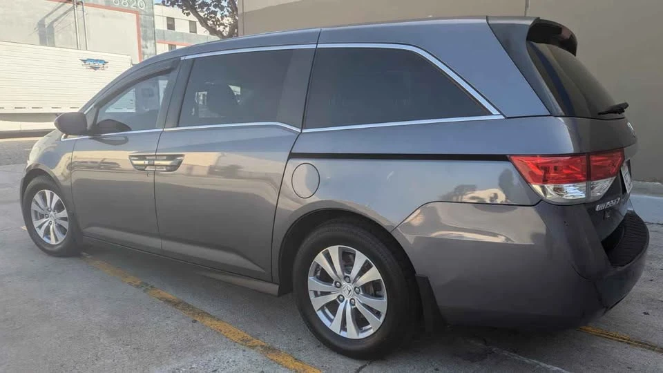 2016 Honda Odyssey - Image 2 of 12