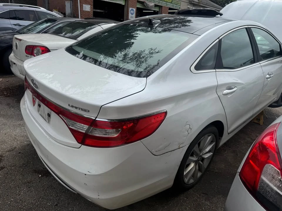2016 Hyundai Azera - Image 5 of 5