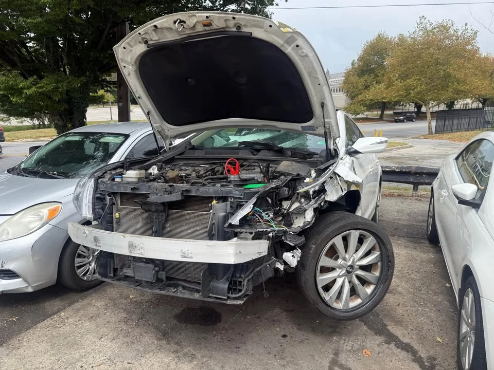 2016 Hyundai Azera - Image 2 of 5