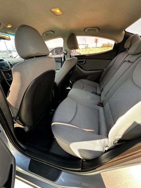 2016 Hyundai Elantra - Image 4 of 8
