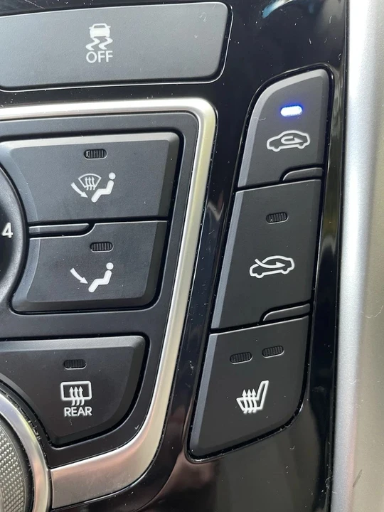 2016 Hyundai Elantra - Image 9 of 16