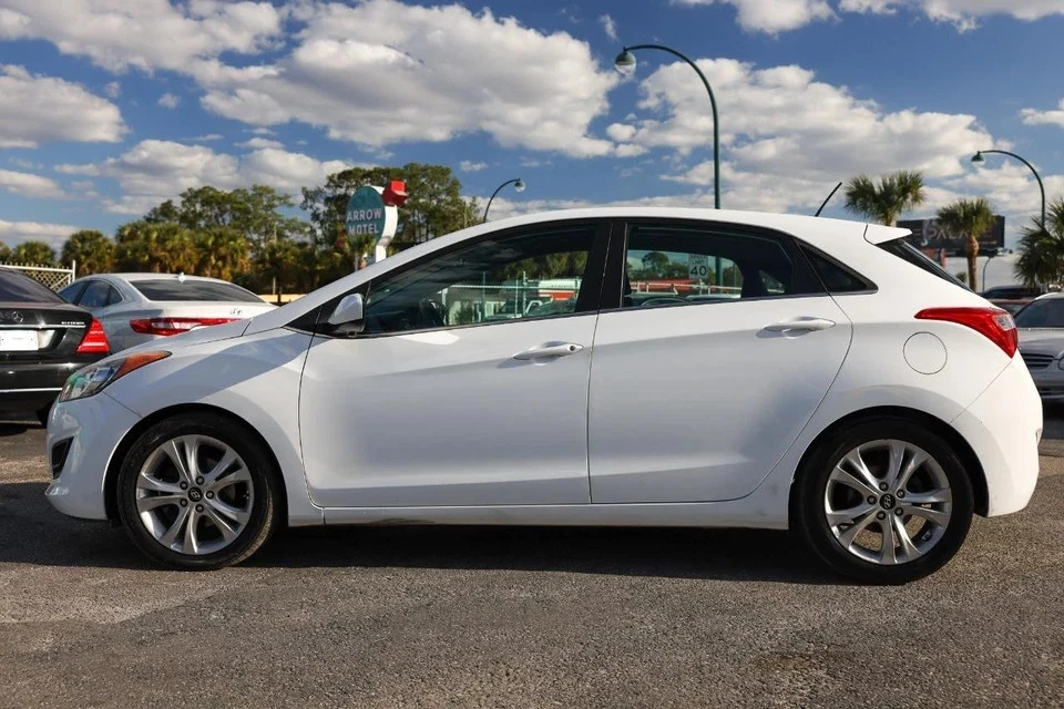 2016 Hyundai Elantra - Image 4 of 16