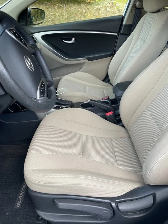 2016 Hyundai Elantra - Image 11 of 16