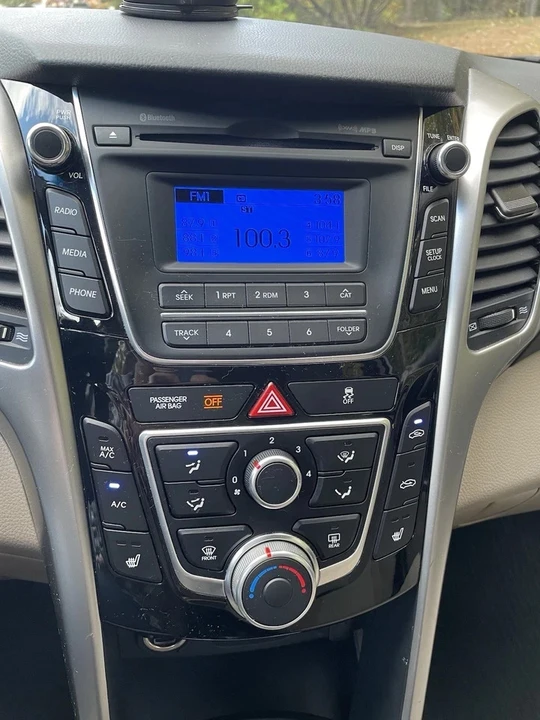 2016 Hyundai Elantra - Image 7 of 16